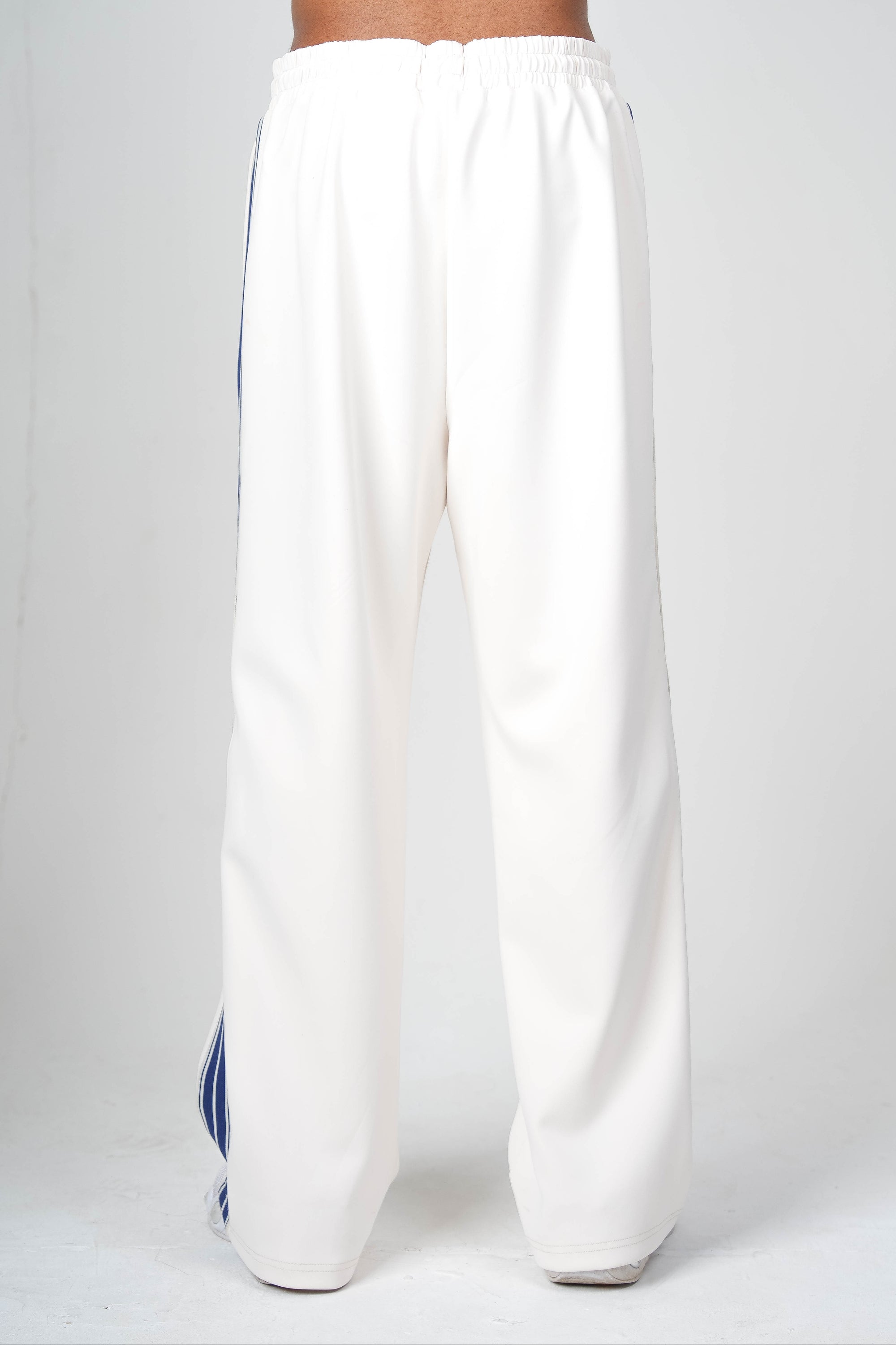 DELUXE MARQUE JOGGERS MENS : CREAM