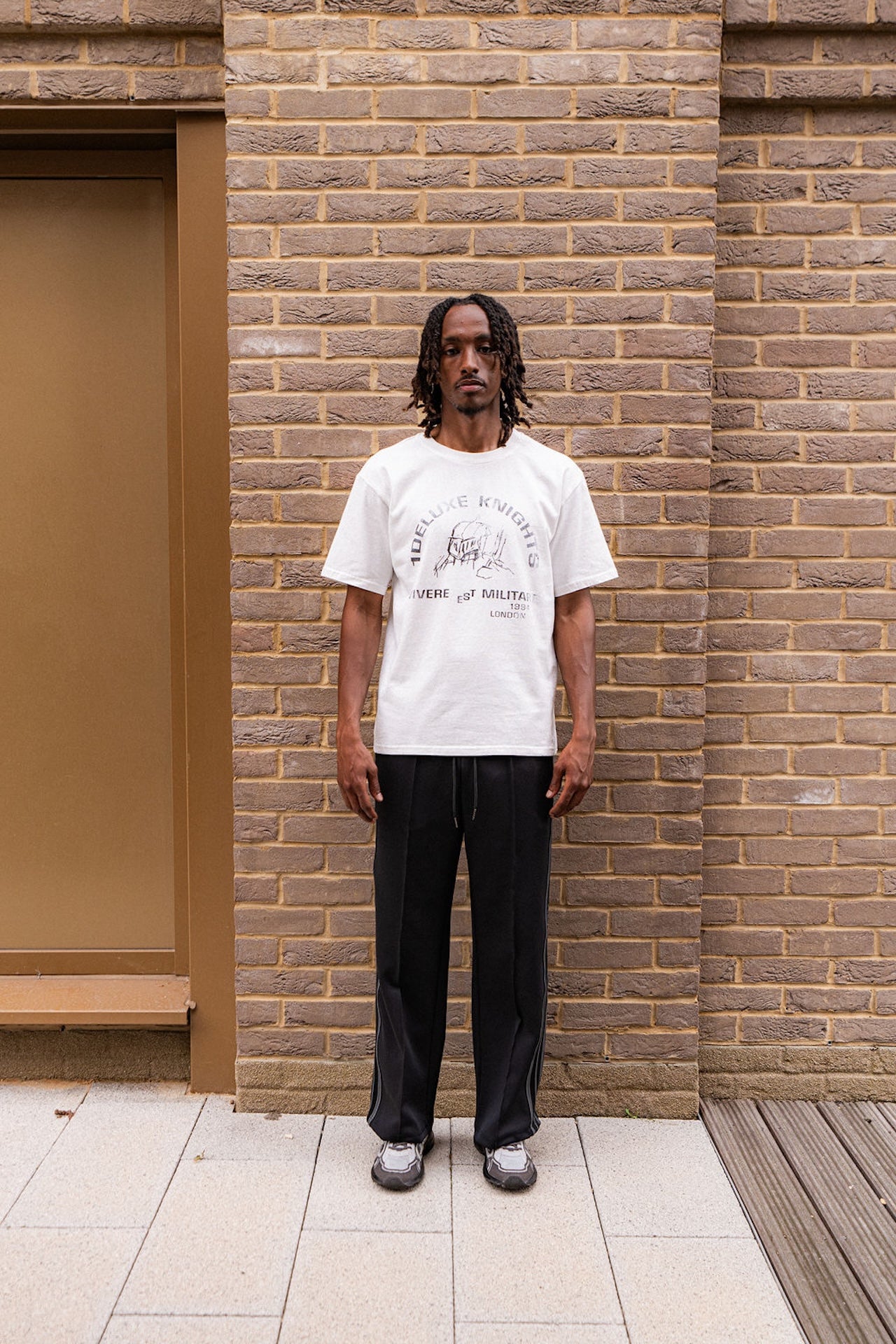 1DELUXE KNIGHTS SKETCH WHITE T-SHIRT