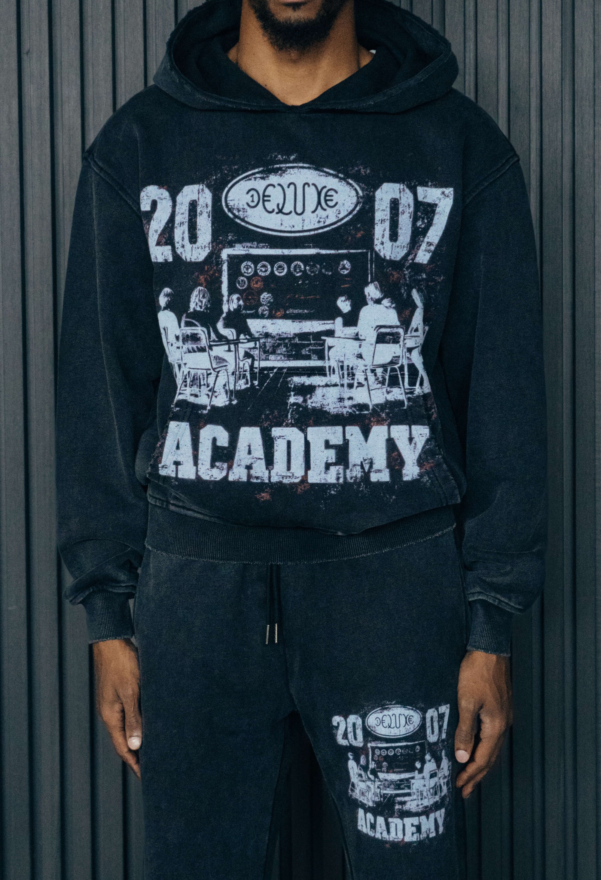 1DELUXE ACADEMY HOODIE : BLACK