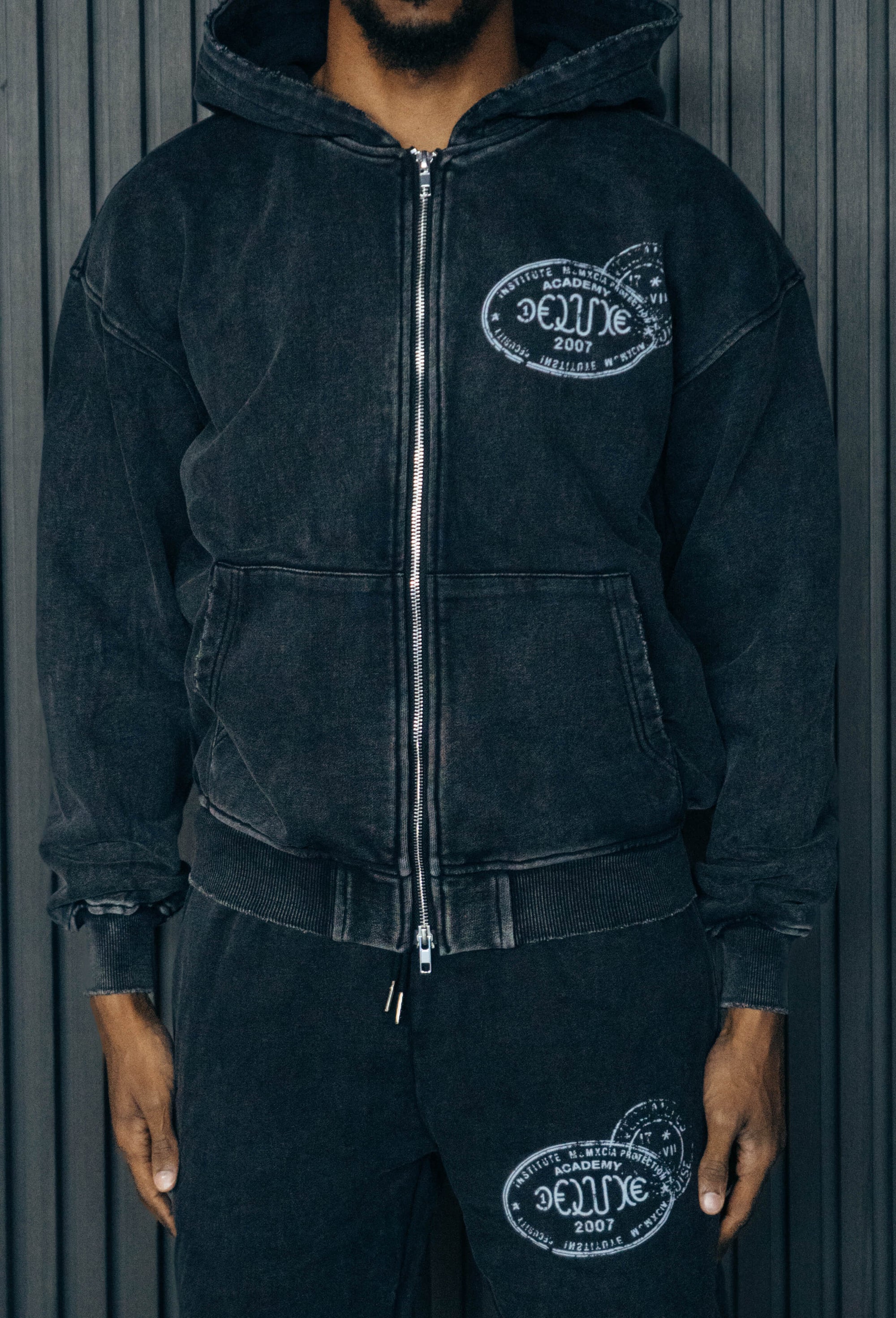 1DELUXE ACADEMY STAMP ZIP UP HOODIE : BLACK