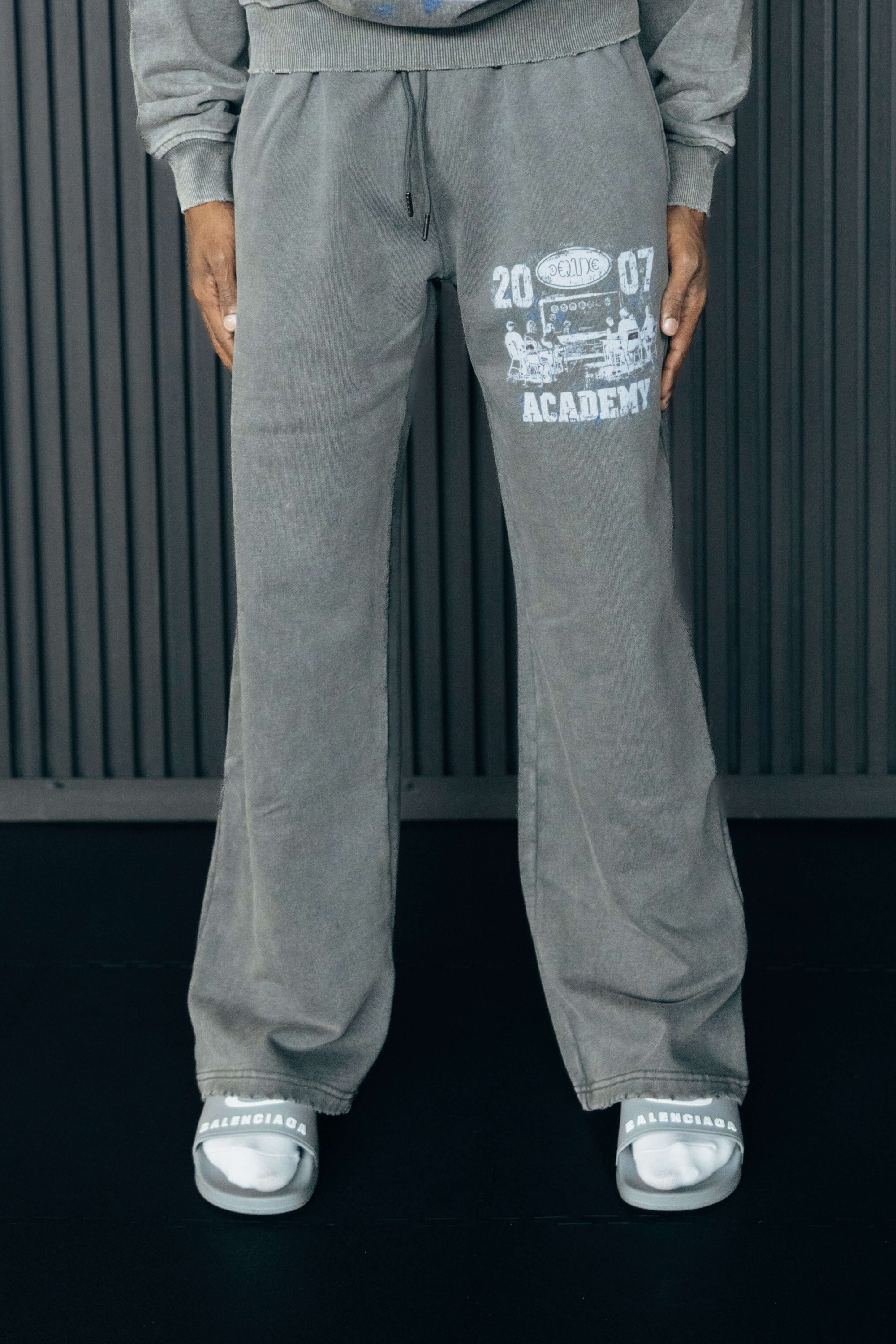 1DELUXE ACADEMY JOGGERS : GREY