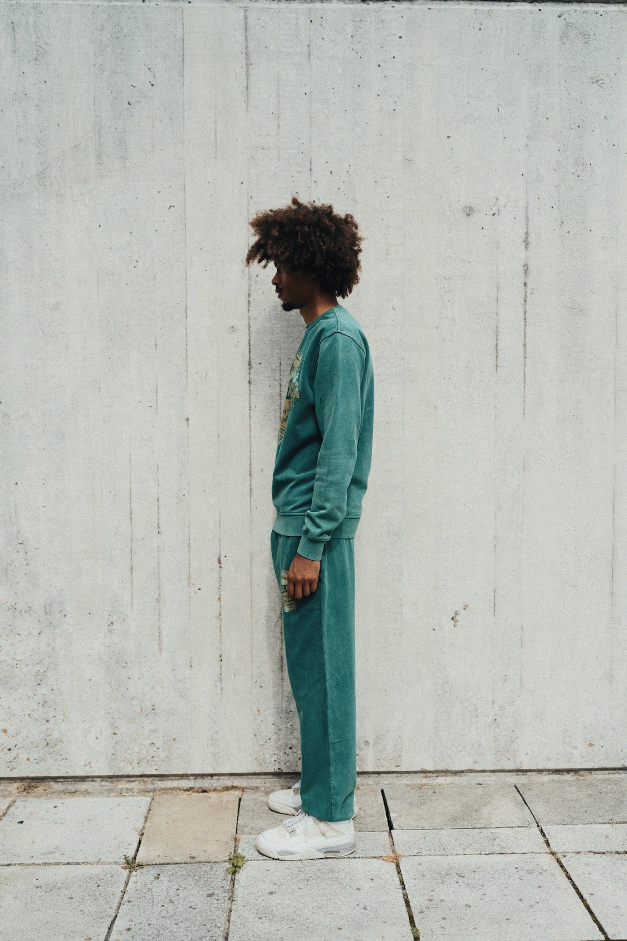 1DELUXE LION CREST JOGGERS