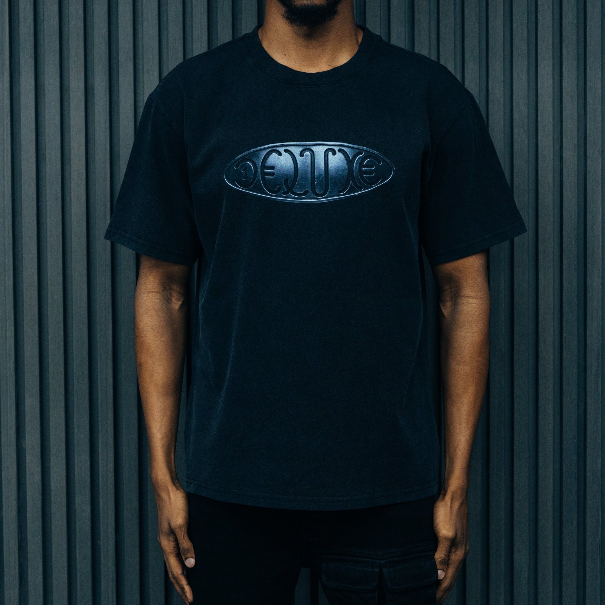 1DELUXE SHIELD BLACK T-SHIRT