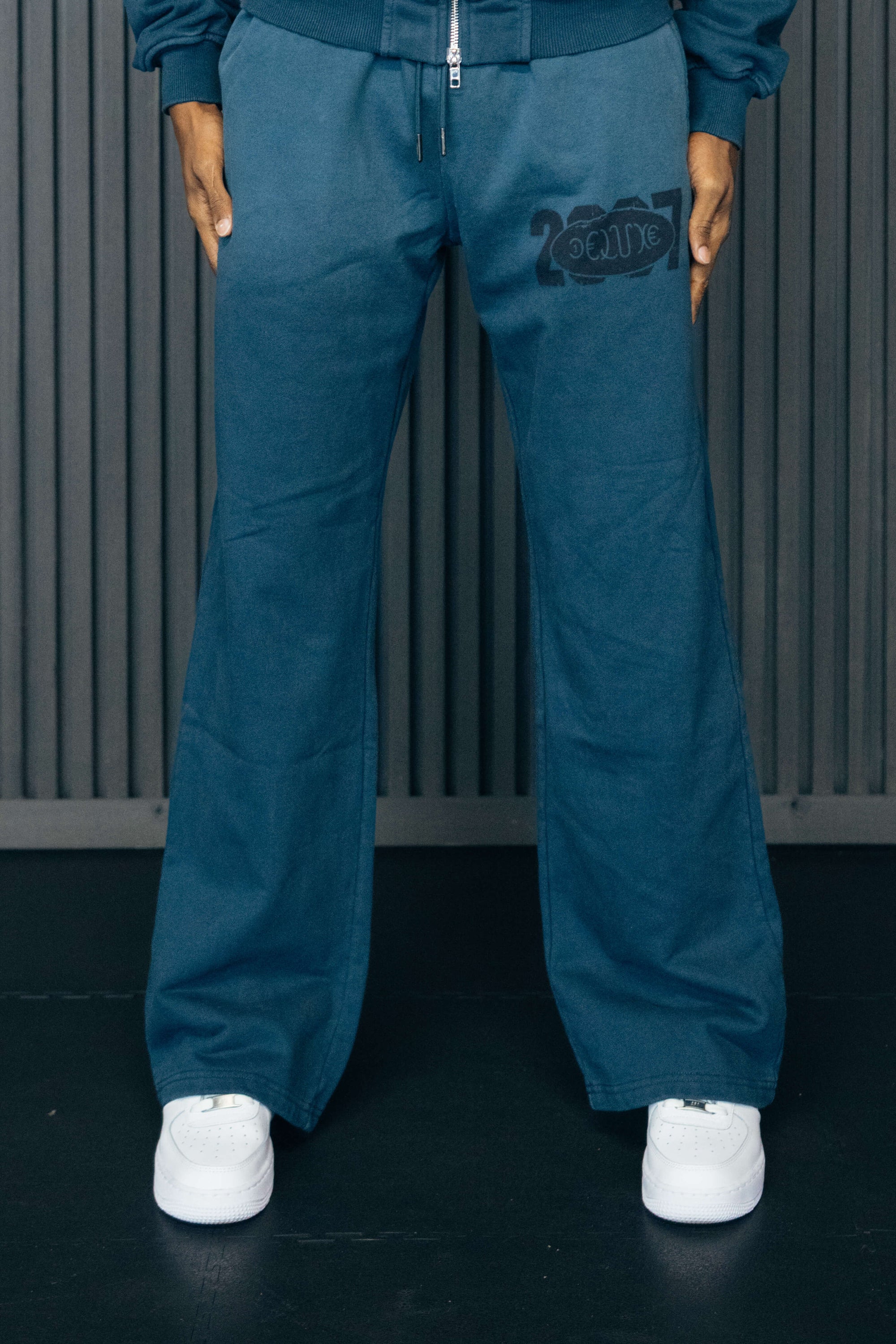 1DELUXE YEAR 2007 JOGGERS : BLUE