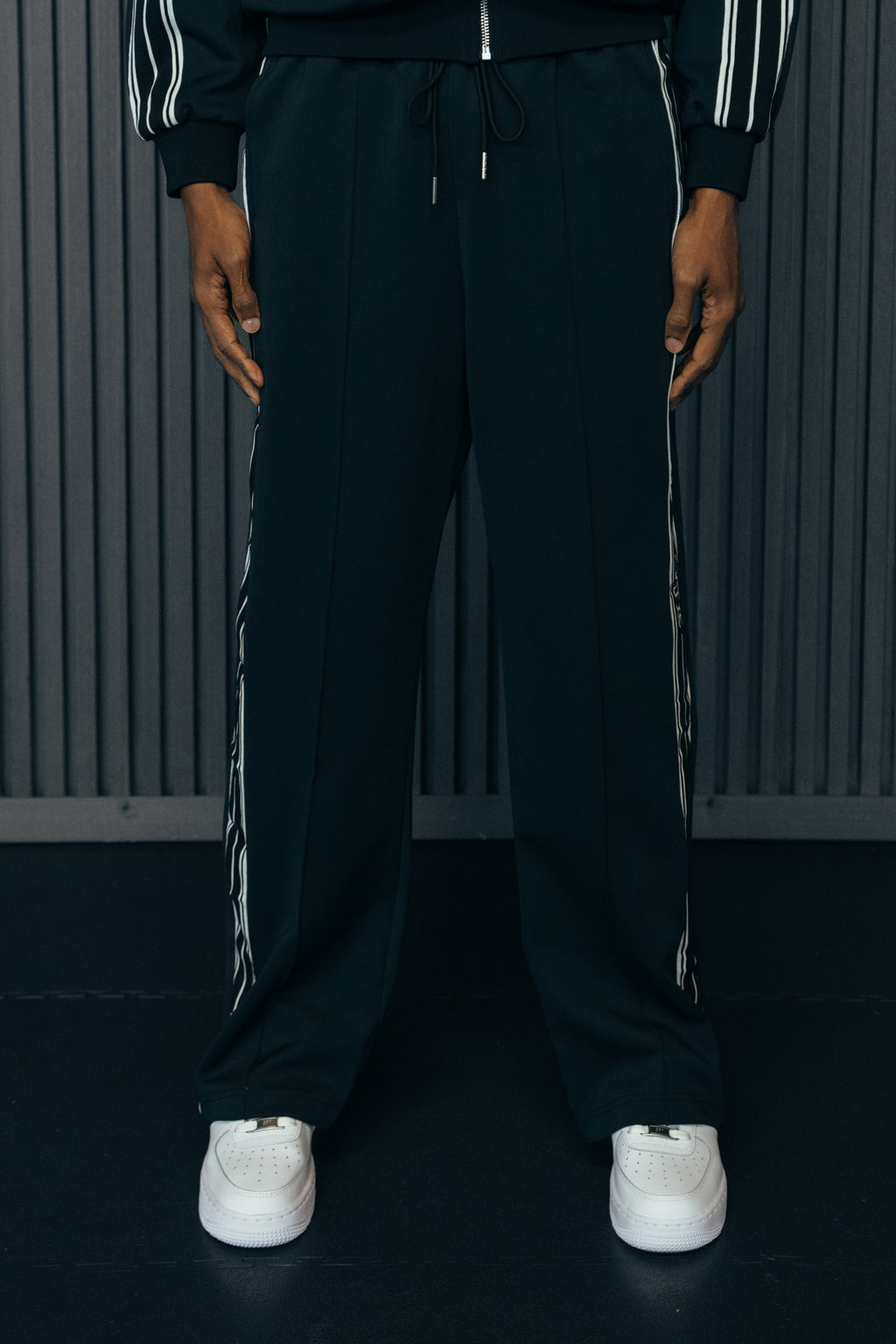 1DELUXE MARQUE JOGGERS MENS : BLACK