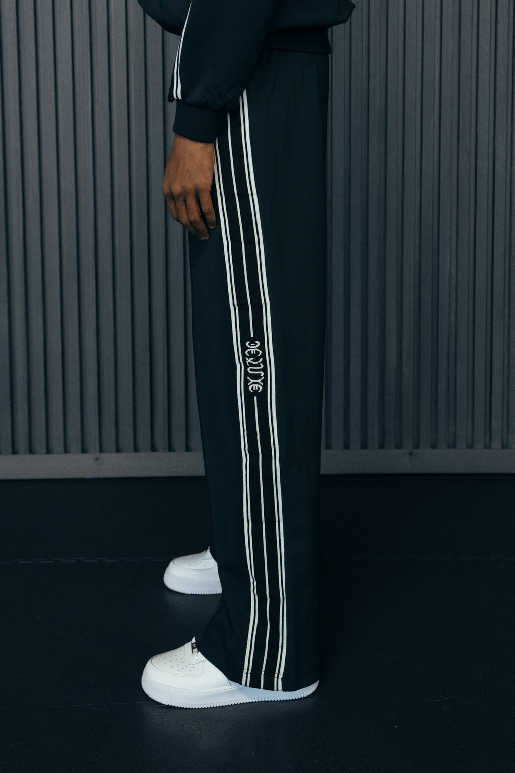 1DELUXE MARQUE JOGGERS MENS : BLACK