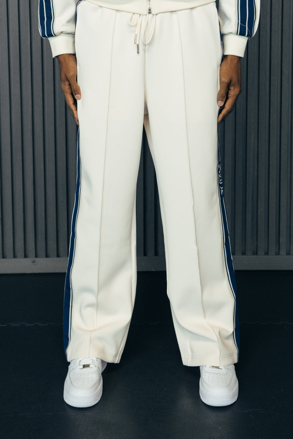 1DELUXE MARQUE JOGGERS MENS : CREAM