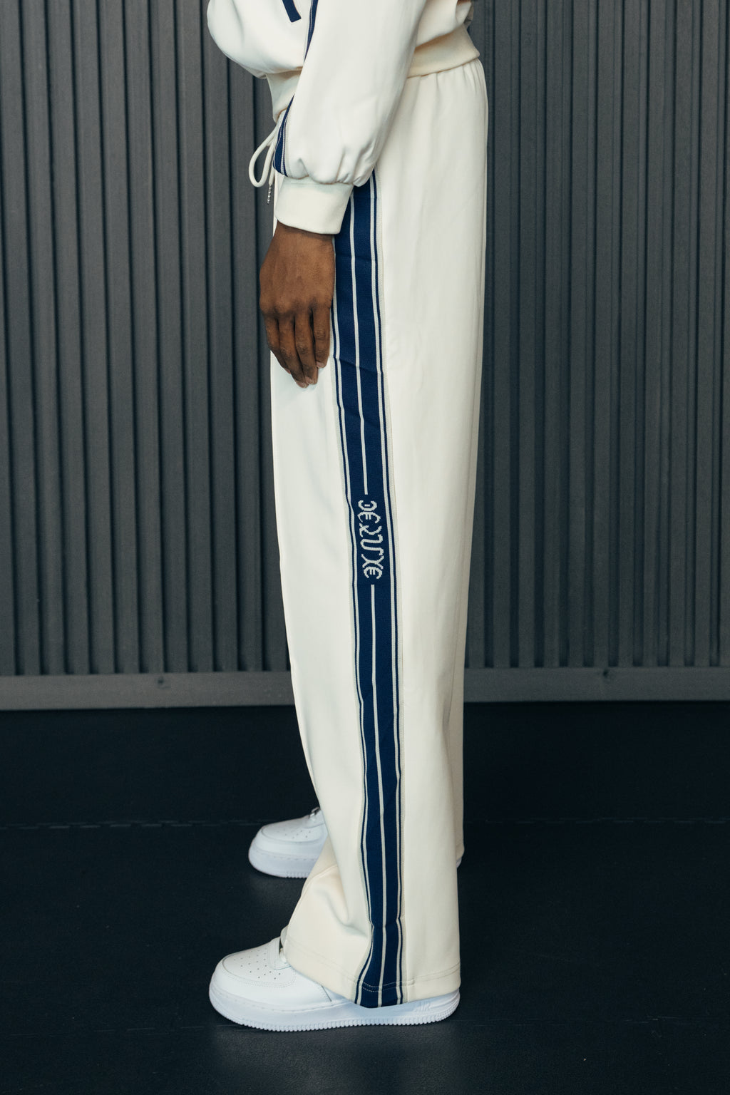 1DELUXE MARQUE JOGGERS MENS : CREAM