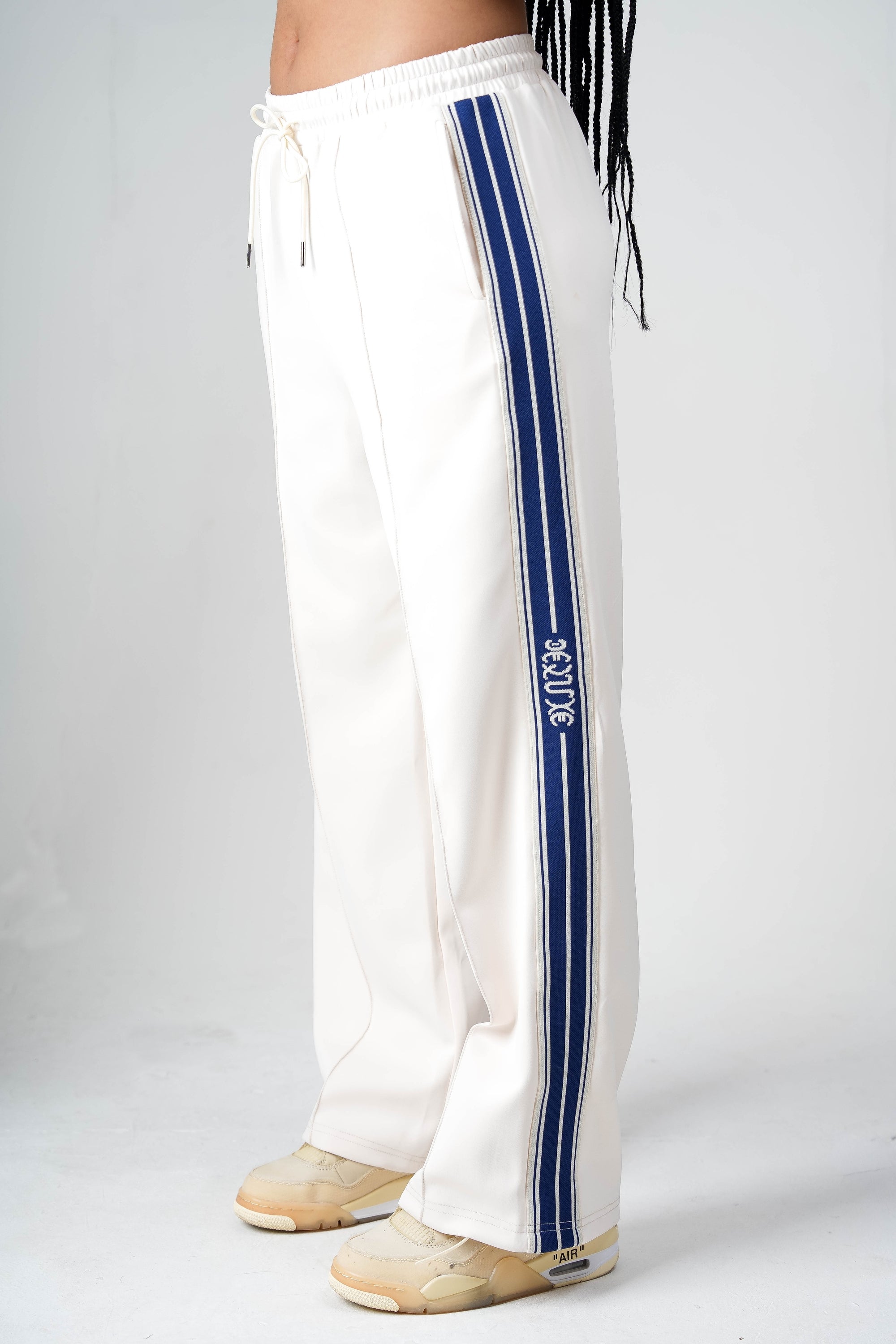 DELUXE MARQUE JOGGERS WOMAN : CREAM